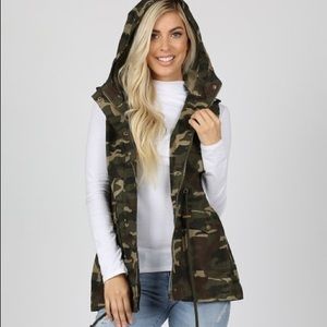Camo vest with hood